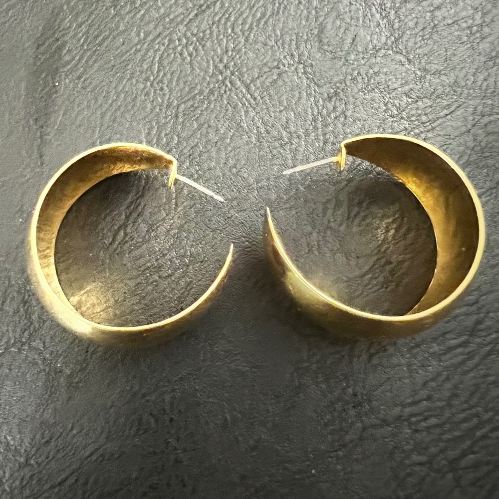 Monet Gold Tone Wide Chunky C Hoop Earrings 1.25‎ Inch Minimalist - Picture 3 of 4